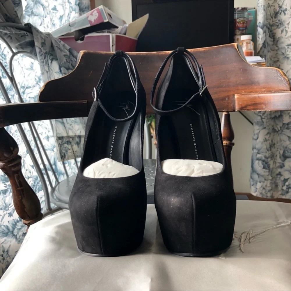 Giuseppe Zanotti Sculpted Wedges 39.5 NIB